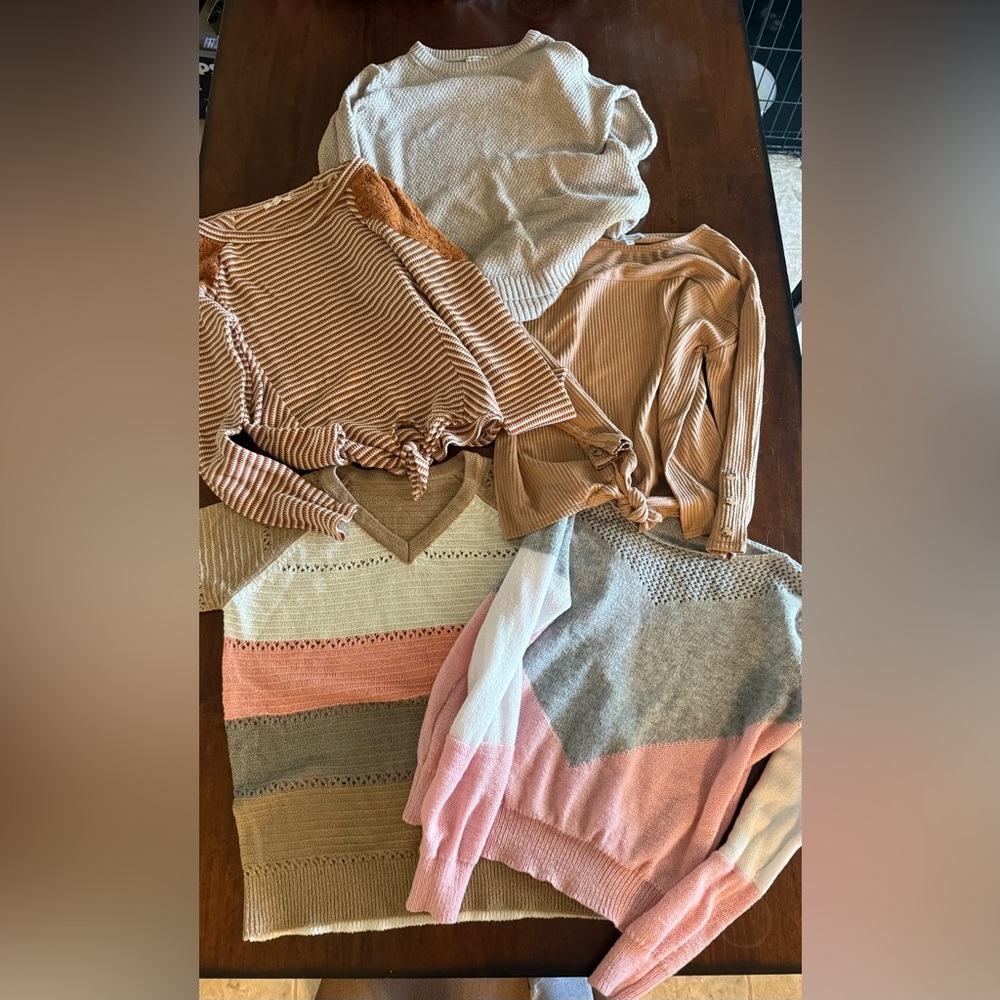 LOT SET OF 5 knit sweaters/tops